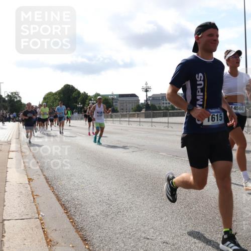 29.06.2025 - hella hamburg halbmarathon Lena Gebhardt http://msf.ph/oto/8409511 29.06.2025 09:50:02 Lombardsbrücke 1615, 14560, 1343, 1445, 1615, 1675, 1800, 1803, 1975, 2324, 2415, 2573, 2949, 3136, 3282, 3332, 3431, 3530, 4303, 4318, 4425, 4528, 4823, 5248, 5409, 5436, 6095, 6123, 6682, 6704, 7229, 7495, 7774, 7796, 8370, 8465, 8629, 8925, 9264, 9265, 9294, 9296, 9302, 9686, 9711, 9914, 9979, 10680, 10894, 10930, 11765, 11767, 12292, 12327, 12540, 12554, 12839, 12895, 13141, 13457, 13725, 13800, 14077, 14204, 14374, 14560, 14688, 14789, 15094 meine-sportfotos.de