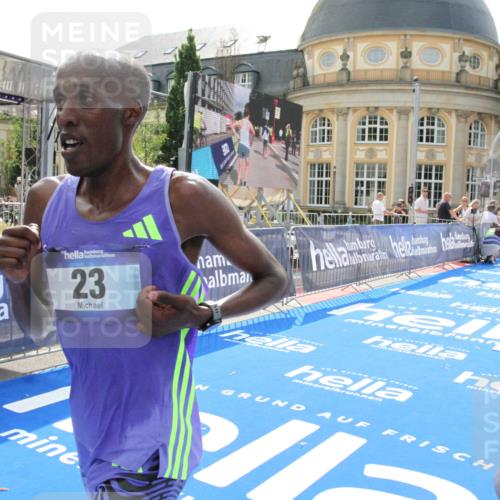 29.06.2025 - hella hamburg halbmarathon Michael Strokosch http://msf.ph/oto/8409516 29.06.2025 10:03:12 Ziel 16, 23 meine-sportfotos.de