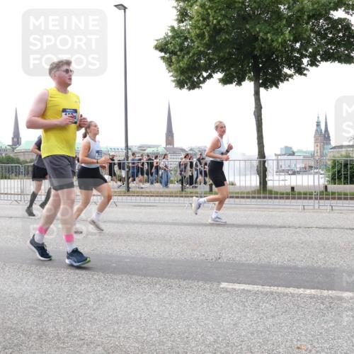 29.06.2025 - hella hamburg halbmarathon Lena Gebhardt http://msf.ph/oto/8409525 29.06.2025 10:50:52 Lombardsbrücke 3647, 713, 1129, 1203, 1208, 1259, 1404, 1828, 1930, 2200, 2358, 2859, 3184, 3229, 3647, 3838, 3934, 4642, 4695, 4771, 4848, 4961, 5131, 5286, 5289, 5530, 6178, 7133, 7141, 7161, 7505, 7677, 7770, 7771, 7825, 7938, 8200, 8299, 8779, 8833, 8834, 8986, 9096, 9168, 9933, 10029, 10437, 10552, 10614, 10636, 10744, 11052, 11252, 11577, 12392, 12393, 14102, 14534, 14591, 15017, 15416 meine-sportfotos.de