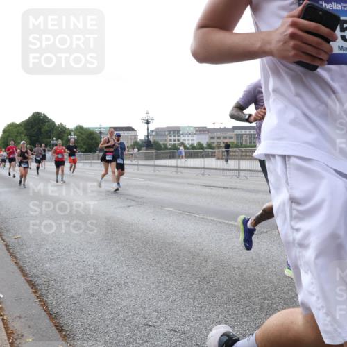 29.06.2025 - hella hamburg halbmarathon Lena Gebhardt http://msf.ph/oto/8409556 29.06.2025 10:04:17 Lombardsbrücke 511, 1032, 1213, 1355, 1377, 1674, 2011, 2852, 2979, 3488, 3994, 4095, 4488, 4587, 5058, 5354, 5363, 5365, 5613, 5976, 6142, 6706, 6709, 7017, 7306, 7485, 8177, 8217, 8421, 8422, 8423, 8469, 9489, 9526, 9899, 10213, 10756, 10962, 11511, 11582, 11614, 12004, 12005, 12336, 12653, 12998, 13173, 13583, 13625, 14340, 14436, 14917, 15520, 15525, 15678, 16099, 16113, 16128, 16145, 16753, 16989, 17071, 17098, 17113, 17437 meine-sportfotos.de