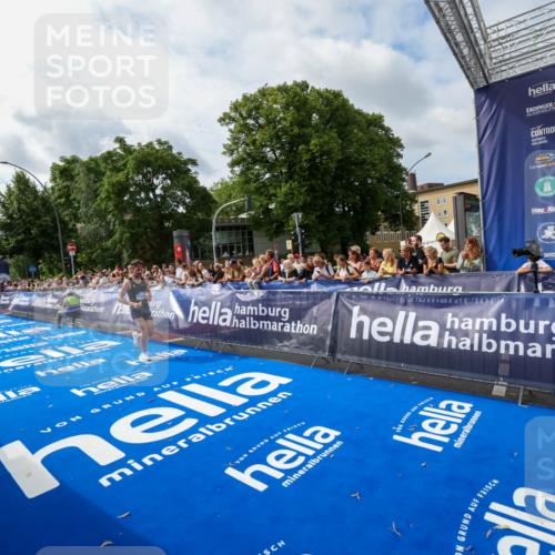 29.06.2025 - hella hamburg halbmarathon Zöllner http://msf.ph/oto/8409561 29.06.2025 10:19:27 Ziel 2659, 13016 meine-sportfotos.de