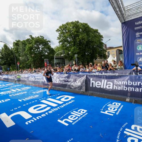 29.06.2025 - hella hamburg halbmarathon Zöllner http://msf.ph/oto/8409583 29.06.2025 10:19:27 Ziel 2659, 13016 meine-sportfotos.de