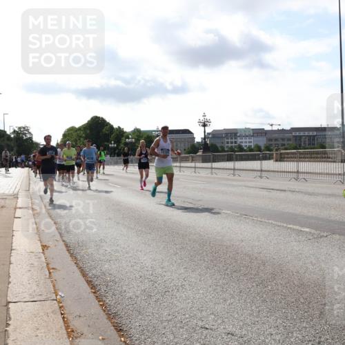29.06.2025 - hella hamburg halbmarathon Lena Gebhardt http://msf.ph/oto/8409590 29.06.2025 09:50:03 Lombardsbrücke 15351, 1343, 1445, 1615, 1675, 1800, 1803, 1975, 2324, 2415, 2573, 2949, 3136, 3282, 3332, 3431, 3530, 4303, 4318, 4425, 4528, 4823, 5248, 5409, 5436, 6095, 6123, 6682, 6704, 7229, 7495, 7774, 7796, 8370, 8465, 8629, 8925, 9264, 9265, 9294, 9296, 9302, 9686, 9711, 9914, 9979, 10680, 10894, 10930, 11765, 11767, 12292, 12327, 12540, 12554, 12839, 12895, 13141, 13457, 13725, 13800, 14077, 14204, 14374, 14560, 14688, 14789, 15094 meine-sportfotos.de