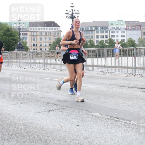 29.06.2025 - hella hamburg halbmarathon Lena Gebhardt http://msf.ph/oto/8409635 29.06.2025 10:04:18 Lombardsbrücke 17437, 5976, 10756, 1032, 1213, 1355, 1377, 1674, 2011, 2852, 2979, 3488, 3994, 4095, 4146, 4488, 4587, 5058, 5354, 5363, 5365, 5613, 5976, 6142, 6706, 6709, 7017, 7306, 7485, 8177, 8217, 8421, 8422, 8423, 8469, 9489, 9526, 9899, 10213, 10756, 10962, 11511, 11582, 11614, 12004, 12005, 12336, 12653, 12998, 13173, 13583, 13625, 14340, 14436, 14917, 15520, 15525, 15678, 16099, 16113, 16128, 16145, 16753, 16989, 17071, 17098, 17113, 17437 meine-sportfotos.de
