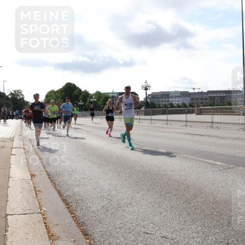 29.06.2025 - hella hamburg halbmarathon Lena Gebhardt http://msf.ph/oto/8409639 29.06.2025 09:50:03 Lombardsbrücke 15351, 1343, 1445, 1615, 1675, 1800, 1803, 1975, 2324, 2415, 2573, 2949, 3136, 3282, 3332, 3431, 3530, 4303, 4318, 4425, 4528, 4823, 5248, 5409, 5436, 6095, 6123, 6682, 6704, 7229, 7495, 7774, 7796, 8370, 8465, 8629, 8925, 9264, 9265, 9294, 9296, 9302, 9686, 9711, 9914, 9979, 10680, 10894, 10930, 11765, 11767, 12292, 12327, 12540, 12554, 12839, 12895, 13141, 13457, 13725, 13800, 14077, 14204, 14374, 14560, 14688, 14789, 15094 meine-sportfotos.de