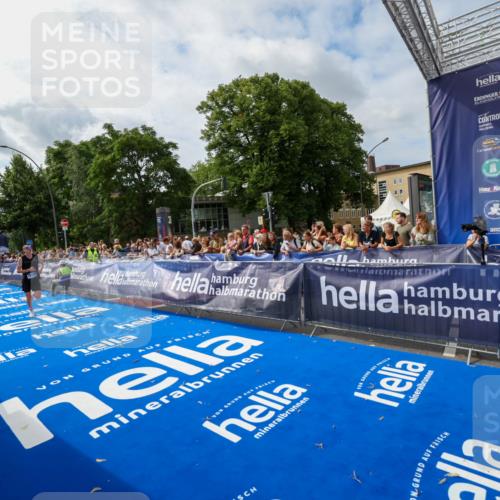 29.06.2025 - hella hamburg halbmarathon Zöllner http://msf.ph/oto/8409648 29.06.2025 10:19:42 Ziel 19108 meine-sportfotos.de