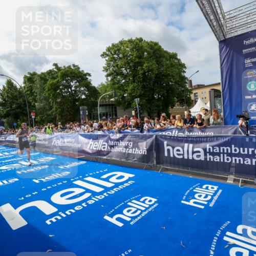 29.06.2025 - hella hamburg halbmarathon Zöllner http://msf.ph/oto/8409656 29.06.2025 10:19:42 Ziel 19108 meine-sportfotos.de
