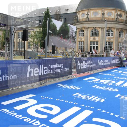 29.06.2025 - hella hamburg halbmarathon Michael Strokosch http://msf.ph/oto/8409663 29.06.2025 10:04:26 Ziel 8, 20, 59 meine-sportfotos.de