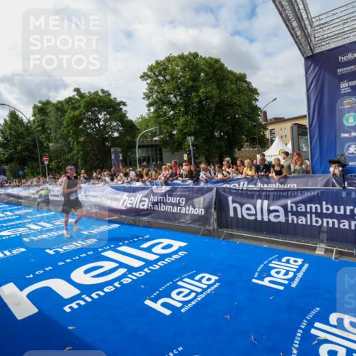 29.06.2025 - hella hamburg halbmarathon Zöllner http://msf.ph/oto/8409666 29.06.2025 10:19:43 Ziel 19108 meine-sportfotos.de