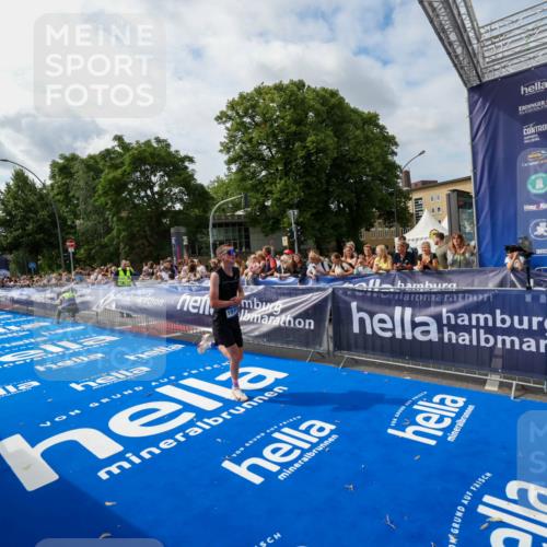 29.06.2025 - hella hamburg halbmarathon Zöllner http://msf.ph/oto/8409692 29.06.2025 10:19:44 Ziel 19108 meine-sportfotos.de