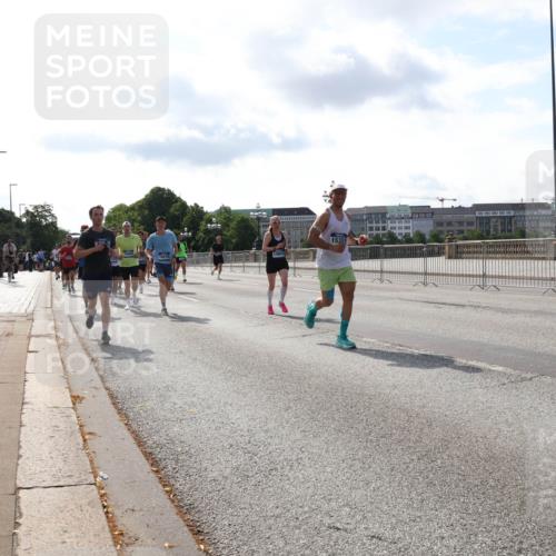 29.06.2025 - hella hamburg halbmarathon Lena Gebhardt http://msf.ph/oto/8409695 29.06.2025 09:50:03 Lombardsbrücke 15351, 1343, 1445, 1615, 1675, 1800, 1803, 1975, 2324, 2415, 2573, 2949, 3136, 3282, 3332, 3431, 3530, 4303, 4318, 4425, 4528, 4823, 5248, 5409, 5436, 6095, 6123, 6682, 6704, 7229, 7495, 7774, 7796, 8370, 8465, 8629, 8925, 9264, 9265, 9294, 9296, 9302, 9686, 9711, 9914, 9979, 10680, 10894, 10930, 11765, 11767, 12292, 12327, 12540, 12554, 12839, 12895, 13141, 13457, 13725, 13800, 14077, 14204, 14374, 14560, 14688, 14789, 15094 meine-sportfotos.de