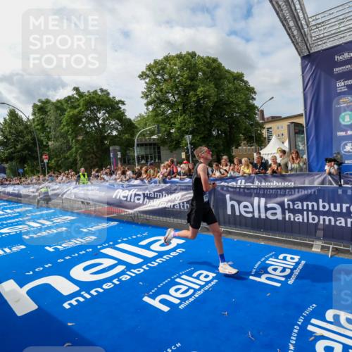 29.06.2025 - hella hamburg halbmarathon Zöllner http://msf.ph/oto/8409706 29.06.2025 10:19:44 Ziel 19108 meine-sportfotos.de