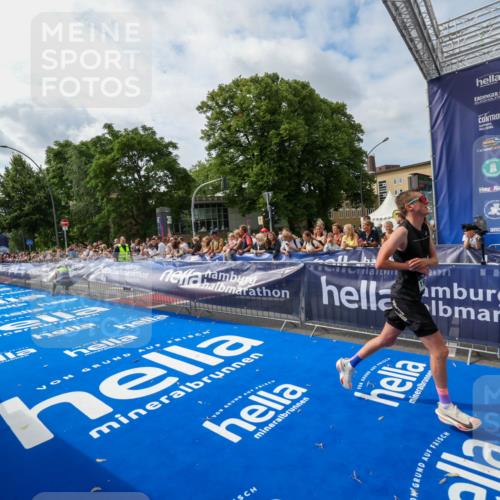 29.06.2025 - hella hamburg halbmarathon Zöllner http://msf.ph/oto/8409724 29.06.2025 10:19:44 Ziel 19108 meine-sportfotos.de