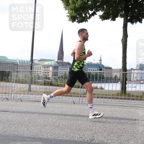 29.06.2025 - hella hamburg halbmarathon Lena Gebhardt http://msf.ph/oto/8409725 29.06.2025 09:38:20 Lombardsbrücke 45, 50, 3944, 4116, 11409, 11864, 12673 meine-sportfotos.de