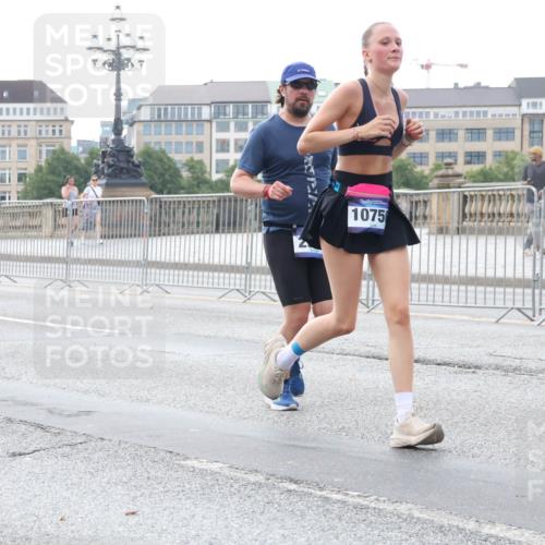29.06.2025 - hella hamburg halbmarathon Lena Gebhardt http://msf.ph/oto/8409738 29.06.2025 10:04:18 Lombardsbrücke 1075, 1032, 1213, 1355, 1377, 1674, 2011, 2852, 2979, 3488, 3994, 4095, 4146, 4488, 4587, 5058, 5354, 5363, 5365, 5613, 5976, 6142, 6706, 6709, 7017, 7306, 7485, 8177, 8217, 8421, 8422, 8423, 8469, 9489, 9526, 9899, 10213, 10756, 10962, 11511, 11582, 11614, 12004, 12005, 12336, 12653, 12998, 13173, 13583, 13625, 14340, 14436, 14917, 15520, 15525, 15678, 16099, 16113, 16128, 16145, 16753, 16989, 17071, 17098, 17113, 17437 meine-sportfotos.de