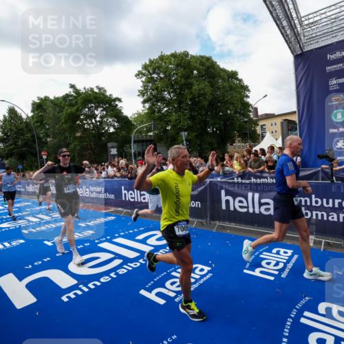 29.06.2025 - hella hamburg halbmarathon Zöllner http://msf.ph/oto/8409742 29.06.2025 10:44:21 Ziel 1220, 1413, 1415, 1902, 5275, 5884, 7005, 7191, 8722, 9444, 12159, 12528, 14687, 15225, 16301, 16316, 16547, 16893, 18691 meine-sportfotos.de