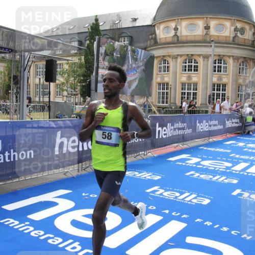29.06.2025 - hella hamburg halbmarathon Michael Strokosch http://msf.ph/oto/8409751 29.06.2025 10:04:36 Ziel 58 meine-sportfotos.de