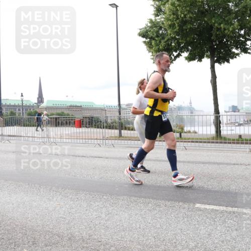29.06.2025 - hella hamburg halbmarathon Lena Gebhardt http://msf.ph/oto/8409754 29.06.2025 10:25:01 Lombardsbrücke 1785, 1352, 1395, 1627, 1740, 2000, 2108, 2249, 2280, 2944, 3053, 3099, 3113, 3132, 3421, 3920, 3961, 3963, 4008, 4010, 4111, 4221, 4444, 5126, 5138, 5564, 5814, 5829, 5830, 6261, 6570, 7778, 8083, 8962, 9573, 9927, 10907, 11400, 11651, 11816, 11817, 11921, 12070, 12303, 13111, 13113, 14086, 14649, 14898, 15124, 15153, 15679, 15942, 15975, 17185, 17535, 17954, 18194, 18198 meine-sportfotos.de