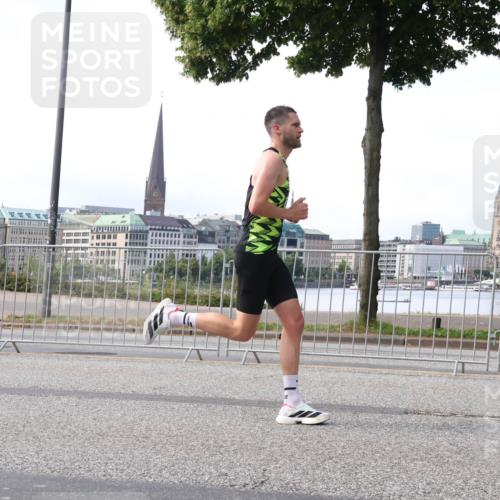 29.06.2025 - hella hamburg halbmarathon Lena Gebhardt http://msf.ph/oto/8409759 29.06.2025 09:38:20 Lombardsbrücke 45, 50, 3944, 4116, 11409, 11864, 12673 meine-sportfotos.de