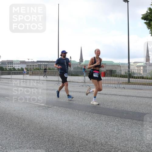 29.06.2025 - hella hamburg halbmarathon Lena Gebhardt http://msf.ph/oto/8409776 29.06.2025 10:04:19 Lombardsbrücke 12005, 17437, 1075, 1032, 1213, 1355, 1377, 1674, 2011, 2852, 2979, 3488, 3994, 4095, 4146, 4488, 4587, 5058, 5354, 5363, 5365, 5613, 5976, 6142, 6706, 6709, 7017, 7485, 8177, 8217, 8421, 8422, 8423, 8469, 9489, 9526, 9899, 10213, 10756, 10962, 11511, 11582, 11614, 12004, 12005, 12336, 12653, 12998, 13173, 13583, 13625, 14340, 14436, 14917, 15520, 15525, 15678, 16099, 16113, 16128, 16145, 16753, 16989, 17071, 17098, 17113, 17437 meine-sportfotos.de