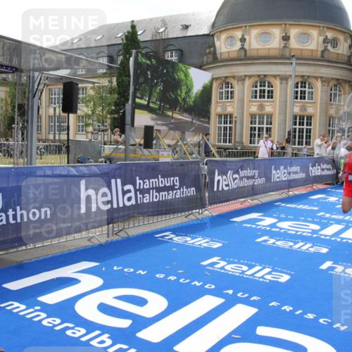 29.06.2025 - hella hamburg halbmarathon Michael Strokosch http://msf.ph/oto/8409793 29.06.2025 10:05:13 Ziel 21, 20052, 20518 meine-sportfotos.de