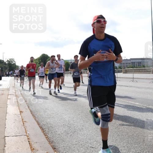 29.06.2025 - hella hamburg halbmarathon Lena Gebhardt http://msf.ph/oto/8409824 29.06.2025 09:50:07 Lombardsbrücke 12554, 9711, 15435, 17620, 1675, 1343, 1445, 1615, 1675, 1800, 1803, 1975, 2324, 2415, 2568, 2573, 2826, 2949, 3282, 3332, 3431, 3530, 4303, 4318, 4398, 4425, 4528, 4823, 5248, 5409, 5436, 5791, 5803, 6123, 6682, 6704, 7495, 7774, 7796, 8370, 8450, 8465, 8629, 8925, 9017, 9264, 9265, 9294, 9296, 9302, 9365, 9686, 9711, 9979, 10680, 10894, 10930, 11765, 11767, 12292, 12327, 12540, 12554, 12839, 12895, 13141, 13457, 13725, 13800, 14077, 14204, 14374, 14560, 14688 meine-sportfotos.de