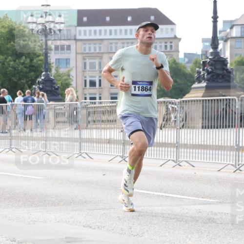 29.06.2025 - hella hamburg halbmarathon Lena Gebhardt http://msf.ph/oto/8409832 29.06.2025 09:38:23 Lombardsbrücke 11864, 3944, 4116, 11409, 11864 meine-sportfotos.de