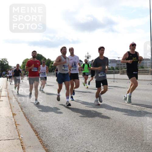 29.06.2025 - hella hamburg halbmarathon Lena Gebhardt http://msf.ph/oto/8409850 29.06.2025 09:50:08 Lombardsbrücke 12554, 17620, 9711, 15435, 1675, 1343, 1445, 1615, 1675, 1688, 1800, 1803, 1975, 2324, 2415, 2568, 2573, 2826, 2949, 3282, 3332, 3431, 3530, 4303, 4318, 4398, 4425, 4528, 4823, 5248, 5409, 5436, 5791, 5803, 6123, 6682, 6704, 7495, 7774, 7796, 8370, 8450, 8465, 8629, 8925, 9017, 9264, 9265, 9294, 9296, 9302, 9365, 9686, 9711, 9979, 10680, 10894, 11765, 11767, 12292, 12327, 12540, 12554, 12839, 12895, 13141, 13457, 13725, 13800, 14077, 14204, 14374, 14560, 14688 meine-sportfotos.de