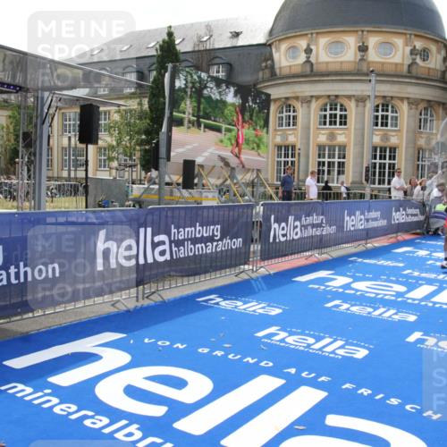 29.06.2025 - hella hamburg halbmarathon Michael Strokosch http://msf.ph/oto/8409853 29.06.2025 10:05:29 Ziel 17 meine-sportfotos.de