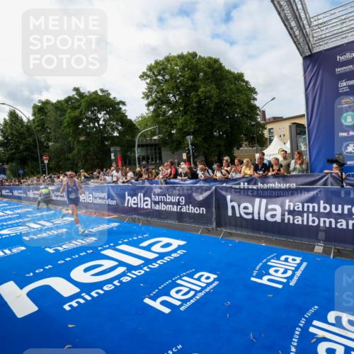 29.06.2025 - hella hamburg halbmarathon Zöllner http://msf.ph/oto/8409907 29.06.2025 10:20:01 Ziel 9255, 14188, 18848 meine-sportfotos.de