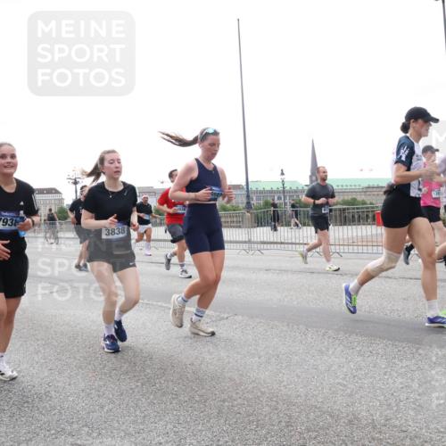 29.06.2025 - hella hamburg halbmarathon Lena Gebhardt http://msf.ph/oto/8409908 29.06.2025 10:50:56 Lombardsbrücke 7938, 2200, 3838, 139, 51, 1129, 1203, 1208, 1404, 1478, 1930, 2200, 2358, 2859, 3184, 3229, 3647, 3838, 3934, 4156, 4642, 4695, 4713, 4771, 4848, 4920, 4961, 5131, 5286, 5289, 5530, 6178, 7012, 7133, 7141, 7161, 7505, 7770, 7771, 7825, 7938, 8200, 8299, 8410, 8779, 8833, 8834, 8986, 9096, 9166, 9167, 9168, 9933, 10029, 10437, 10552, 10614, 10636, 10744, 11052, 11252, 11577, 12392, 12393, 14534, 15017, 15416 meine-sportfotos.de
