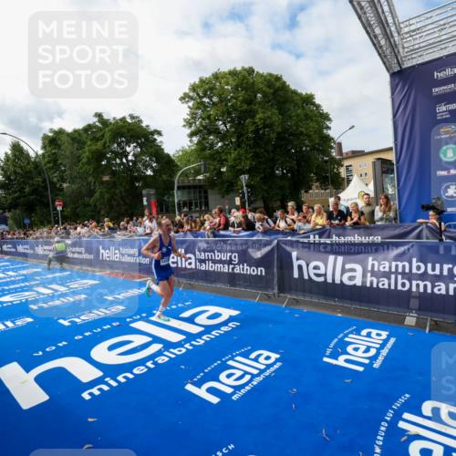 29.06.2025 - hella hamburg halbmarathon Zöllner http://msf.ph/oto/8409927 29.06.2025 10:20:02 Ziel 9255, 14188, 18848 meine-sportfotos.de