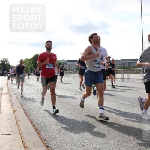 29.06.2025 - hella hamburg halbmarathon Lena Gebhardt http://msf.ph/oto/8409933 29.06.2025 09:50:08 Lombardsbrücke 12554, 5336, 9711, 1254, 1675, 1343, 1445, 1615, 1675, 1688, 1800, 1803, 1975, 2324, 2415, 2568, 2573, 2826, 2949, 3282, 3332, 3431, 3530, 4303, 4318, 4398, 4425, 4528, 4823, 5248, 5409, 5436, 5791, 5803, 6123, 6682, 6704, 7495, 7774, 7796, 8370, 8450, 8465, 8629, 8925, 9017, 9264, 9265, 9294, 9296, 9302, 9365, 9686, 9711, 9979, 10680, 10894, 11765, 11767, 12292, 12327, 12540, 12554, 12839, 12895, 13141, 13457, 13725, 13800, 14077, 14204, 14374, 14560, 14688 meine-sportfotos.de