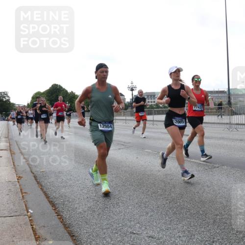 29.06.2025 - hella hamburg halbmarathon Lena Gebhardt http://msf.ph/oto/8409943 29.06.2025 10:04:21 Lombardsbrücke 12004, 5976, 2005, 17437, 1032, 1213, 1355, 1377, 1674, 2011, 2852, 2979, 3488, 3994, 4095, 4146, 4488, 4587, 5058, 5354, 5363, 5365, 5613, 5976, 6142, 6706, 6709, 7017, 7485, 8177, 8217, 8421, 8422, 8423, 8469, 9489, 9526, 9899, 10213, 10756, 10962, 11511, 11582, 11614, 12004, 12005, 12336, 12653, 12924, 12998, 13173, 13583, 13625, 14340, 14436, 14917, 15520, 15525, 15678, 16099, 16128, 16145, 16753, 16989, 17071, 17098, 17113, 17434, 17437 meine-sportfotos.de