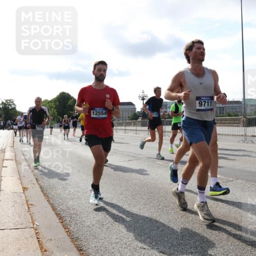 29.06.2025 - hella hamburg halbmarathon Lena Gebhardt http://msf.ph/oto/8409954 29.06.2025 09:50:09 Lombardsbrücke 12554, 15336, 9711, 1343, 1445, 1615, 1675, 1688, 1800, 1803, 1975, 2324, 2415, 2568, 2573, 2826, 2949, 3282, 3332, 3431, 3530, 4303, 4318, 4398, 4425, 4528, 4823, 5248, 5409, 5436, 5791, 5803, 6123, 6649, 6682, 6704, 7495, 7774, 7796, 8370, 8450, 8465, 8629, 8925, 9017, 9264, 9265, 9294, 9296, 9302, 9365, 9711, 9979, 10218, 10680, 10894, 11765, 11767, 12292, 12327, 12540, 12554, 12839, 12895, 13141, 13457, 13725, 13800, 14077, 14204, 14374, 14560, 14688 meine-sportfotos.de