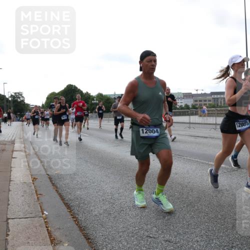 29.06.2025 - hella hamburg halbmarathon Lena Gebhardt http://msf.ph/oto/8409962 29.06.2025 10:04:21 Lombardsbrücke 1819, 11542, 12004, 12005, 1743, 1032, 1213, 1355, 1377, 1674, 2011, 2852, 2979, 3488, 3994, 4095, 4146, 4488, 4587, 5058, 5354, 5363, 5365, 5613, 5976, 6142, 6706, 6709, 7017, 7485, 8177, 8217, 8421, 8422, 8423, 8469, 9489, 9526, 9899, 10213, 10756, 10962, 11511, 11582, 11614, 12004, 12005, 12336, 12653, 12924, 12998, 13173, 13583, 13625, 14340, 14436, 14917, 15520, 15525, 15678, 16099, 16128, 16145, 16753, 16989, 17071, 17098, 17113, 17434, 17437 meine-sportfotos.de