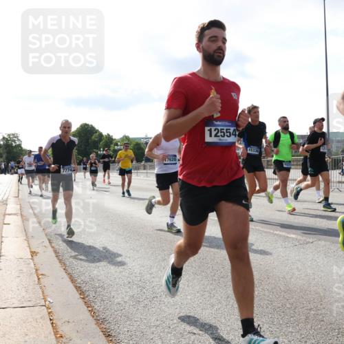 29.06.2025 - hella hamburg halbmarathon Lena Gebhardt http://msf.ph/oto/8409996 29.06.2025 09:50:09 Lombardsbrücke 7774, 17620, 12554, 15336, 1543, 1343, 1445, 1615, 1675, 1688, 1800, 1803, 1975, 2324, 2415, 2568, 2573, 2826, 2949, 3282, 3332, 3431, 3530, 4303, 4318, 4398, 4425, 4528, 4823, 5248, 5409, 5436, 5791, 5803, 6123, 6649, 6682, 6704, 7495, 7774, 7796, 8370, 8450, 8465, 8629, 8925, 9017, 9264, 9265, 9294, 9296, 9302, 9365, 9711, 9979, 10218, 10680, 10894, 11765, 11767, 12292, 12327, 12540, 12554, 12839, 12895, 13141, 13457, 13725, 13800, 14077, 14204, 14374, 14560, 14688 meine-sportfotos.de