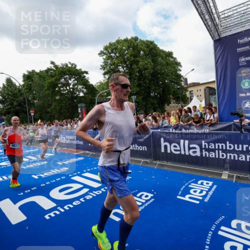 29.06.2025 - hella hamburg halbmarathon Zöllner http://msf.ph/oto/8409999 29.06.2025 10:44:32 Ziel 1057, 3305, 4310, 4691, 7322, 8928, 12327, 12554, 14464, 14667, 15862, 16803, 17097, 17729, 18765, 18806 meine-sportfotos.de