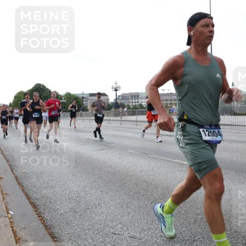 29.06.2025 - hella hamburg halbmarathon Lena Gebhardt http://msf.ph/oto/8410016 29.06.2025 10:04:21 Lombardsbrücke 11582, 18199, 1707, 12004, 174, 20, 1032, 1213, 1355, 1377, 1674, 2011, 2852, 2979, 3488, 3994, 4095, 4146, 4488, 4587, 5058, 5354, 5363, 5365, 5613, 5976, 6142, 6706, 6709, 7017, 7485, 8177, 8217, 8421, 8422, 8423, 8469, 9489, 9526, 9899, 10213, 10756, 10962, 11511, 11582, 11614, 12004, 12005, 12336, 12653, 12924, 12998, 13173, 13583, 13625, 14340, 14436, 14917, 15520, 15525, 15678, 16099, 16128, 16145, 16753, 16989, 17071, 17098, 17113, 17434, 17437 meine-sportfotos.de