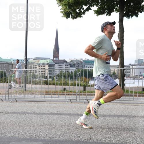 29.06.2025 - hella hamburg halbmarathon Lena Gebhardt http://msf.ph/oto/8410021 29.06.2025 09:38:26 Lombardsbrücke 4116, 11409, 11864 meine-sportfotos.de