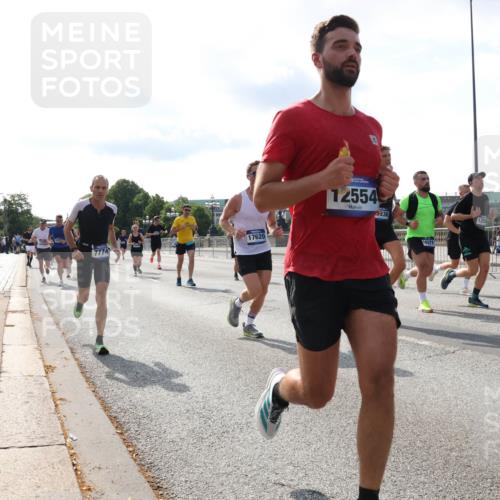 29.06.2025 - hella hamburg halbmarathon Lena Gebhardt http://msf.ph/oto/8410022 29.06.2025 09:50:09 Lombardsbrücke 7774, 17620, 12554, 5336, 15521, 1343, 1445, 1615, 1675, 1688, 1800, 1803, 1975, 2324, 2415, 2568, 2573, 2826, 2949, 3282, 3332, 3431, 3530, 4303, 4318, 4398, 4425, 4528, 4823, 5248, 5409, 5436, 5791, 5803, 6123, 6649, 6682, 6704, 7495, 7774, 7796, 8370, 8450, 8465, 8629, 8925, 9017, 9264, 9265, 9294, 9296, 9302, 9365, 9711, 9979, 10218, 10680, 10894, 11765, 11767, 12292, 12327, 12540, 12554, 12839, 12895, 13141, 13457, 13725, 13800, 14077, 14204, 14374, 14560, 14688 meine-sportfotos.de