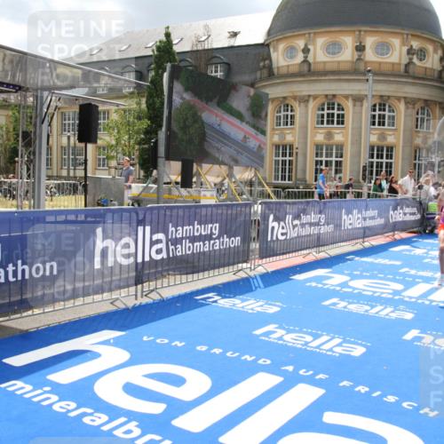29.06.2025 - hella hamburg halbmarathon Michael Strokosch http://msf.ph/oto/8410028 29.06.2025 10:09:03 Ziel 29 meine-sportfotos.de