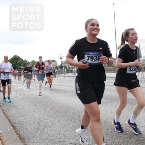 29.06.2025 - hella hamburg halbmarathon Lena Gebhardt http://msf.ph/oto/8410039 29.06.2025 10:50:57 Lombardsbrücke 14762, 22001, 1930, 1129, 7938, 3838, 1129, 1203, 1208, 1404, 1478, 1930, 2200, 2358, 2859, 3184, 3229, 3647, 3838, 3934, 4156, 4642, 4695, 4713, 4771, 4848, 4920, 4961, 5131, 5286, 5289, 5530, 6178, 7012, 7133, 7141, 7161, 7505, 7770, 7771, 7825, 7938, 8200, 8410, 8779, 8833, 8834, 8986, 9096, 9166, 9167, 9168, 9933, 10029, 10437, 10552, 10614, 10636, 10744, 11052, 11252, 11577, 12392, 12393, 14534, 15017, 15416 meine-sportfotos.de