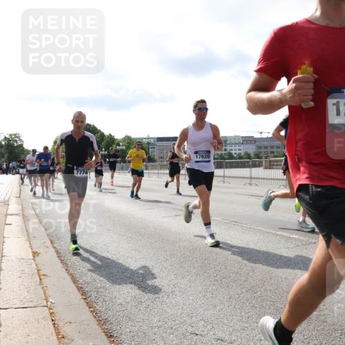 29.06.2025 - hella hamburg halbmarathon Lena Gebhardt http://msf.ph/oto/8410052 29.06.2025 09:50:09 Lombardsbrücke 7774, 17620, 12554, 1343, 1445, 1615, 1675, 1688, 1800, 1803, 1975, 2324, 2415, 2568, 2573, 2826, 2949, 3282, 3332, 3431, 3530, 4303, 4318, 4398, 4425, 4528, 4823, 5248, 5409, 5436, 5791, 5803, 6123, 6649, 6682, 6704, 7495, 7774, 7796, 8370, 8450, 8465, 8629, 8925, 9017, 9264, 9265, 9294, 9296, 9302, 9365, 9711, 9979, 10218, 10680, 10894, 11765, 11767, 12292, 12327, 12540, 12554, 12839, 12895, 13141, 13457, 13725, 13800, 14077, 14204, 14374, 14560, 14688 meine-sportfotos.de