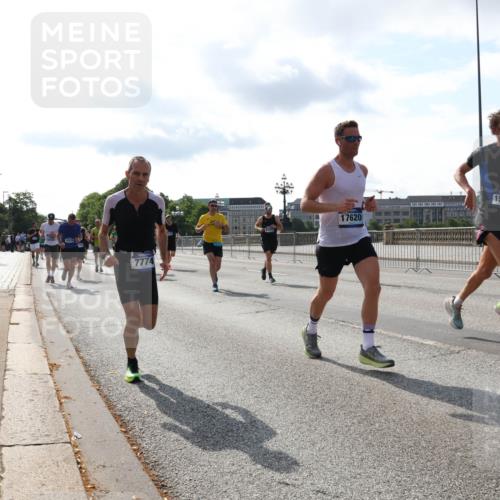 29.06.2025 - hella hamburg halbmarathon Lena Gebhardt http://msf.ph/oto/8410076 29.06.2025 09:50:10 Lombardsbrücke 7774, 17620, 15336, 5521, 1254, 1343, 1445, 1615, 1675, 1688, 1800, 1803, 1975, 2324, 2415, 2568, 2573, 2826, 2949, 3282, 3332, 3431, 3530, 4303, 4318, 4398, 4425, 4528, 4823, 5248, 5409, 5436, 5791, 5803, 6123, 6649, 6682, 6704, 7495, 7774, 7796, 8370, 8450, 8629, 8925, 9017, 9264, 9265, 9294, 9296, 9302, 9365, 9711, 9979, 10218, 10680, 10894, 11765, 11767, 12292, 12327, 12540, 12554, 12839, 12895, 13141, 13457, 13725, 13800, 14077, 14204, 14374, 14560, 14688 meine-sportfotos.de