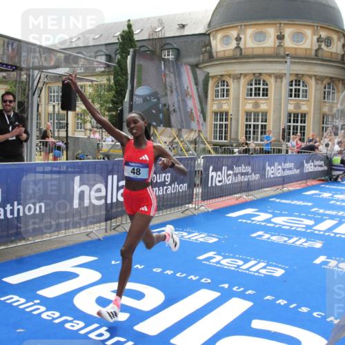 29.06.2025 - hella hamburg halbmarathon Michael Strokosch http://msf.ph/oto/8410089 29.06.2025 10:10:12 Ziel 48 meine-sportfotos.de