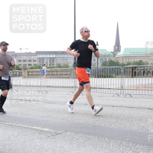 29.06.2025 - hella hamburg halbmarathon Lena Gebhardt http://msf.ph/oto/8410119 29.06.2025 10:04:22 Lombardsbrücke 17071, 597, 1032, 1213, 1355, 1377, 1674, 2011, 2852, 2979, 3488, 3994, 4095, 4146, 4488, 4587, 5058, 5354, 5365, 5613, 5976, 6142, 6706, 6709, 7017, 8177, 8217, 8421, 8422, 8423, 9489, 9526, 9899, 10213, 10709, 10756, 10834, 10962, 11511, 11582, 12004, 12005, 12336, 12653, 12924, 12998, 13173, 13583, 13625, 14340, 14436, 14917, 15520, 15525, 15678, 16099, 16128, 16145, 16753, 16989, 17071, 17098, 17113, 17434, 17437 meine-sportfotos.de