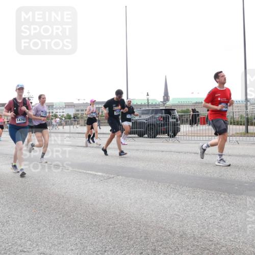 29.06.2025 - hella hamburg halbmarathon Lena Gebhardt http://msf.ph/oto/8410137 29.06.2025 10:50:58 Lombardsbrücke 1129, 14762, 2200, 1764, 1930, 3229, 1129, 1203, 1208, 1404, 1478, 1930, 2200, 2202, 2358, 2859, 3184, 3229, 3647, 3838, 3934, 4156, 4642, 4652, 4695, 4713, 4771, 4848, 4920, 5131, 5286, 5289, 5530, 6178, 7012, 7133, 7141, 7161, 7505, 7770, 7771, 7825, 7938, 8200, 8410, 8779, 8833, 8834, 8986, 9096, 9166, 9167, 9168, 9933, 10029, 10437, 10552, 10614, 10636, 11052, 11252, 11577, 12392, 12393, 14534, 15017, 15416 meine-sportfotos.de