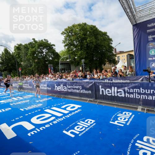29.06.2025 - hella hamburg halbmarathon Zöllner http://msf.ph/oto/8410147 29.06.2025 10:20:19 Ziel 54, 12678, 14302, 16245 meine-sportfotos.de