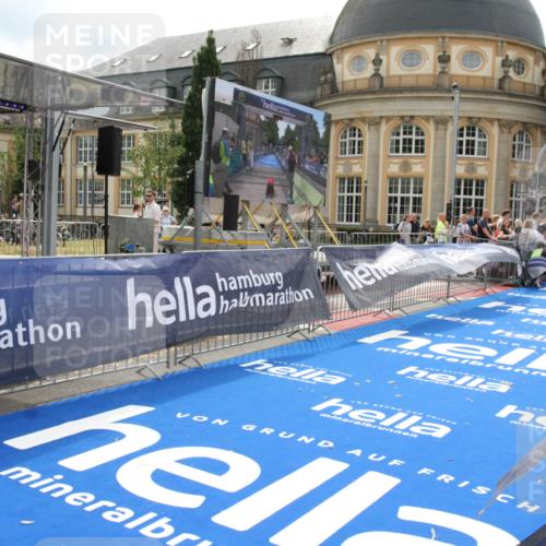 29.06.2025 - hella hamburg halbmarathon Michael Strokosch http://msf.ph/oto/8410167 29.06.2025 10:11:03 Ziel 17888 meine-sportfotos.de